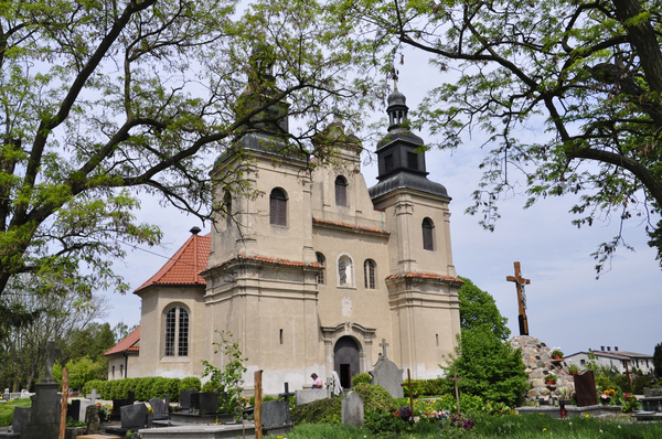 Kościół pw. św. Barbary z XVIII w. w Starogrodzie