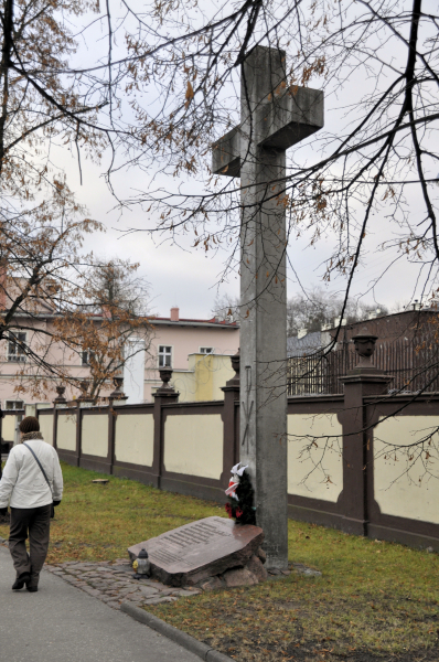Krzyż obok więzienia na Wałach Jagielońskich